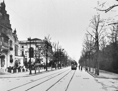 the result after i fed it a larger image of what the trams looked like during that time (see attachment)